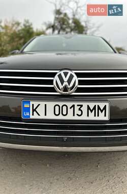 Внедорожник / Кроссовер Volkswagen Touareg 2016 в 