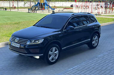 Позашляховик / Кросовер Volkswagen Touareg 2015 в Житомирі