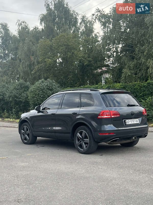 Внедорожник / Кроссовер Volkswagen Touareg 2011 в Вольнянске