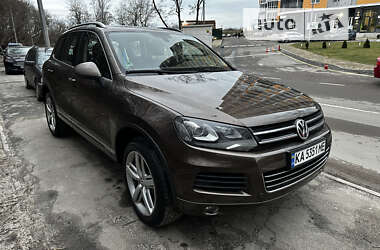 Внедорожник / Кроссовер Volkswagen Touareg 2011 в Киеве