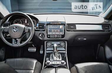 Внедорожник / Кроссовер Volkswagen Touareg 2014 в Виннице