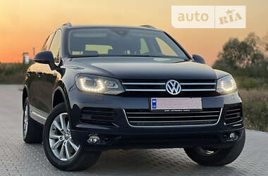 Внедорожник / Кроссовер Volkswagen Touareg 2011 в Ровно