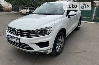 Внедорожник / Кроссовер Volkswagen Touareg 2015 в Тростянце