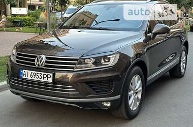 Позашляховик / Кросовер Volkswagen Touareg 2016 в Києві