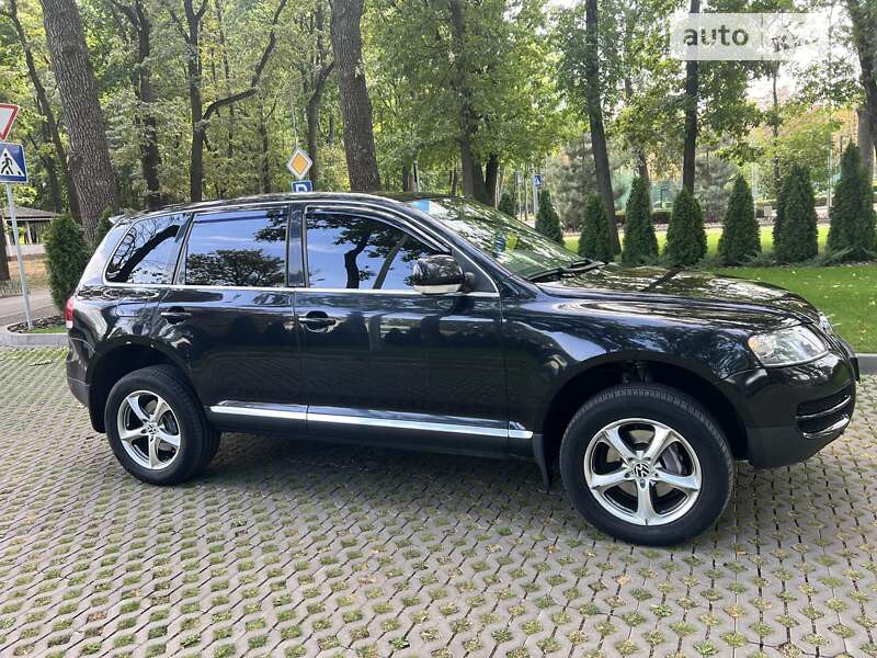 Позашляховик / Кросовер Volkswagen Touareg 2005 в Харкові