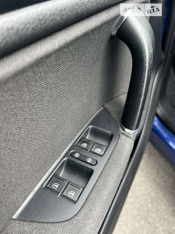 Позашляховик / Кросовер Volkswagen Touareg 2015 в Львові
