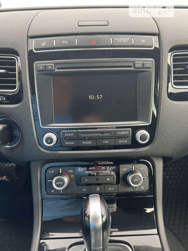 Позашляховик / Кросовер Volkswagen Touareg 2015 в Львові