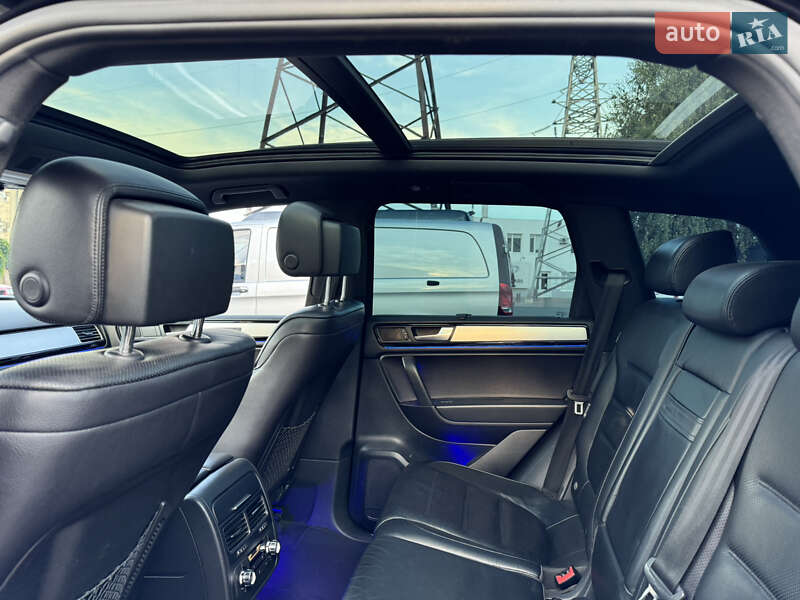 Внедорожник / Кроссовер Volkswagen Touareg 2011 в Черновцах