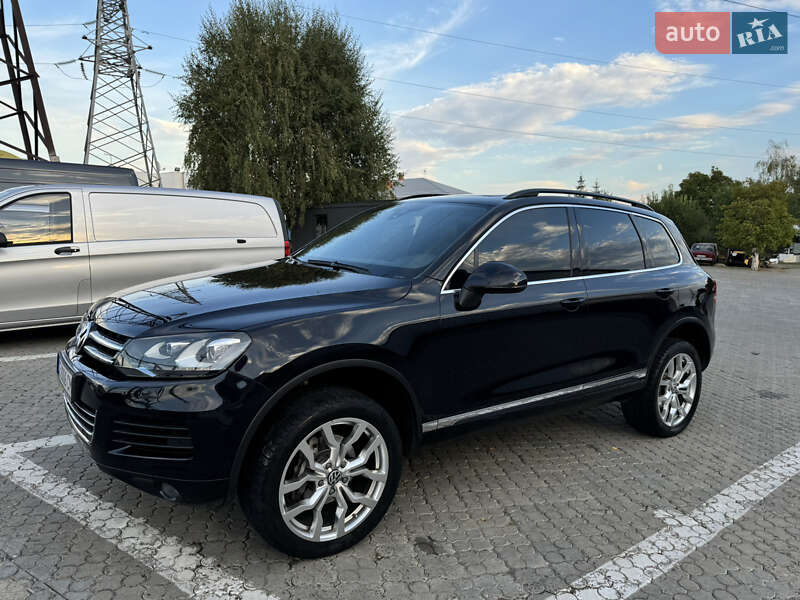 Внедорожник / Кроссовер Volkswagen Touareg 2011 в Черновцах