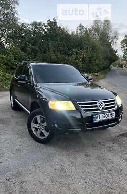 Внедорожник / Кроссовер Volkswagen Touareg 2005 в Буче