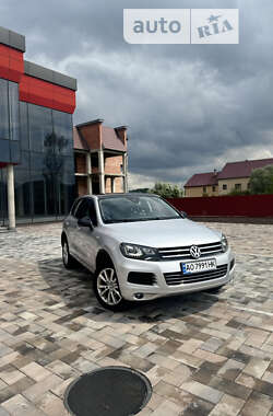 Внедорожник / Кроссовер Volkswagen Touareg 2011 в Тячеве