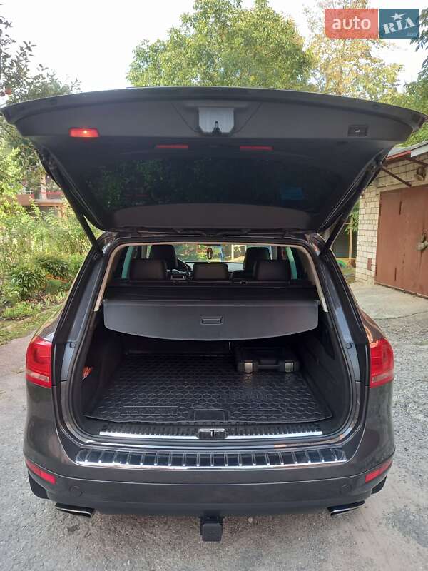 Внедорожник / Кроссовер Volkswagen Touareg 2012 в Тернополе