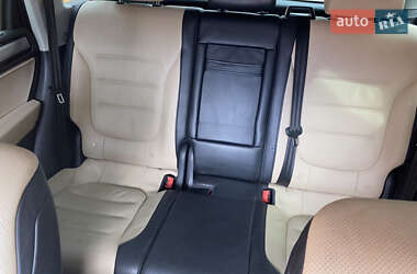 Внедорожник / Кроссовер Volkswagen Touareg 2012 в 