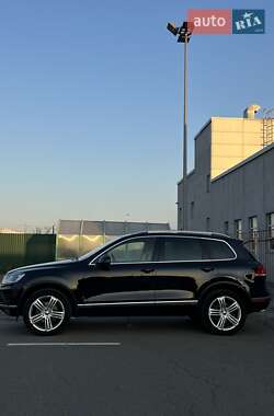 Внедорожник / Кроссовер Volkswagen Touareg 2014 в Киеве