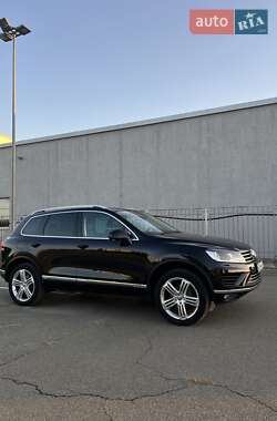 Внедорожник / Кроссовер Volkswagen Touareg 2014 в Киеве