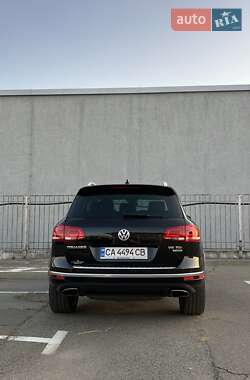 Внедорожник / Кроссовер Volkswagen Touareg 2014 в Киеве