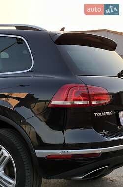 Внедорожник / Кроссовер Volkswagen Touareg 2014 в Киеве