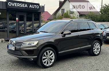 Внедорожник / Кроссовер Volkswagen Touareg 2015 в Хмельницком