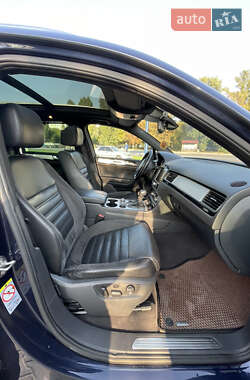 Внедорожник / Кроссовер Volkswagen Touareg 2012 в 
