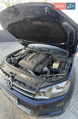 Внедорожник / Кроссовер Volkswagen Touareg 2012 в 