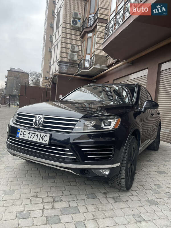Позашляховик / Кросовер Volkswagen Touareg 2015 в Дніпрі