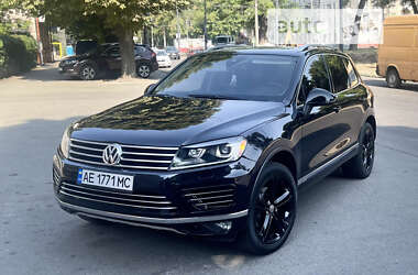 Позашляховик / Кросовер Volkswagen Touareg 2015 в Дніпрі