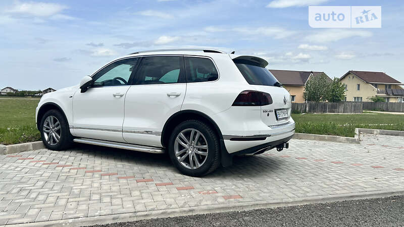 Позашляховик / Кросовер Volkswagen Touareg 2015 в Одесі