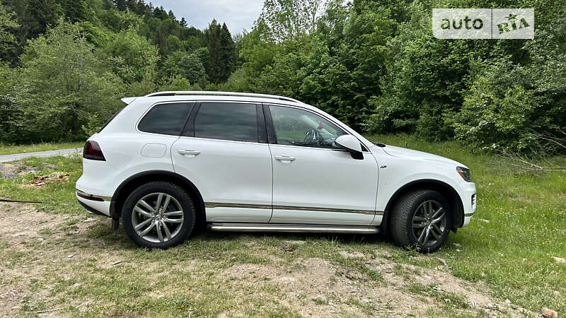 Позашляховик / Кросовер Volkswagen Touareg 2015 в Одесі