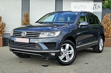 Внедорожник / Кроссовер Volkswagen Touareg 2015 в Киеве