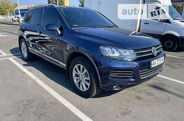 Внедорожник / Кроссовер Volkswagen Touareg 2014 в Киеве