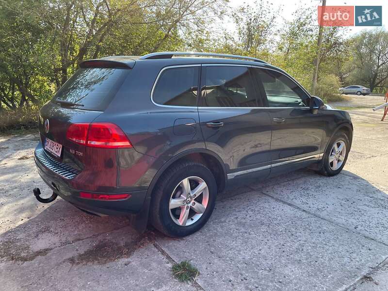 Внедорожник / Кроссовер Volkswagen Touareg 2011 в Сарнах