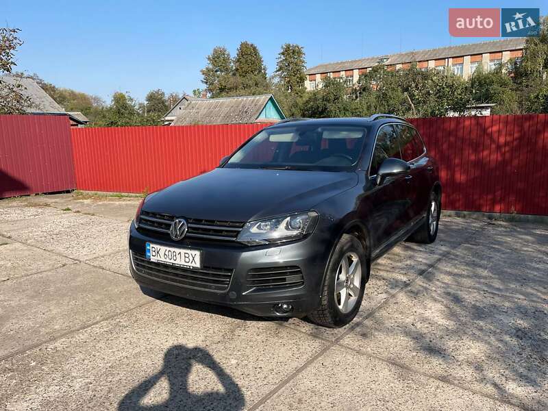 Внедорожник / Кроссовер Volkswagen Touareg 2011 в Сарнах