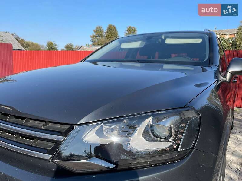 Внедорожник / Кроссовер Volkswagen Touareg 2011 в Сарнах