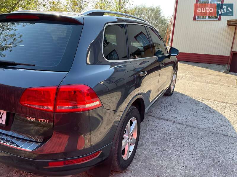 Внедорожник / Кроссовер Volkswagen Touareg 2011 в Сарнах