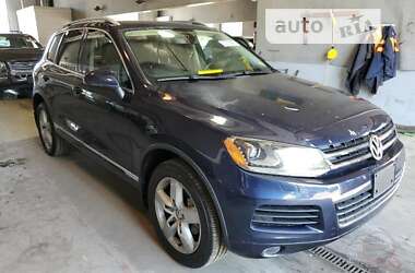 Внедорожник / Кроссовер Volkswagen Touareg 2011 в Черновцах