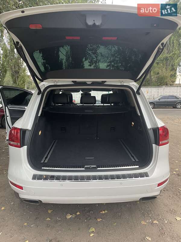 Позашляховик / Кросовер Volkswagen Touareg 2013 в Києві