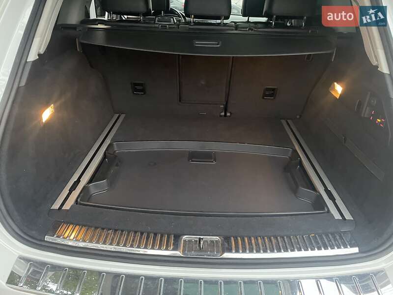 Позашляховик / Кросовер Volkswagen Touareg 2013 в Києві