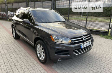 Позашляховик / Кросовер Volkswagen Touareg 2012 в Запоріжжі