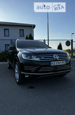 Внедорожник / Кроссовер Volkswagen Touareg 2015 в Новомосковске