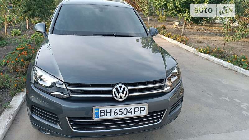 Внедорожник / Кроссовер Volkswagen Touareg 2011 в 