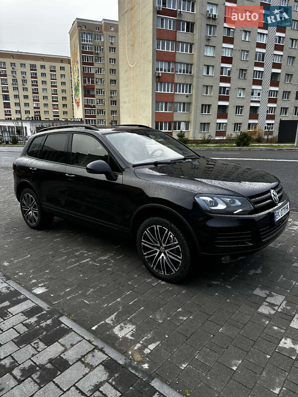 Позашляховик / Кросовер Volkswagen Touareg 2014 в Хмельницькому