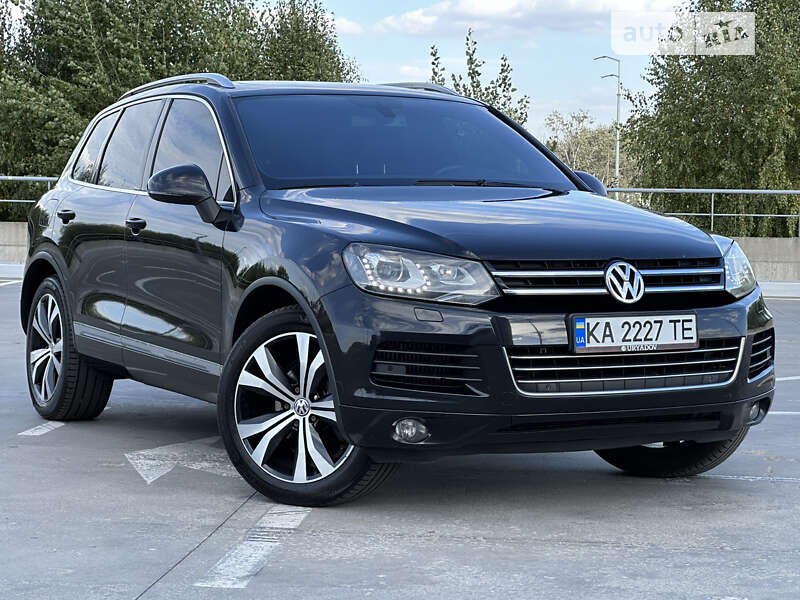 Позашляховик / Кросовер Volkswagen Touareg 2012 в Києві