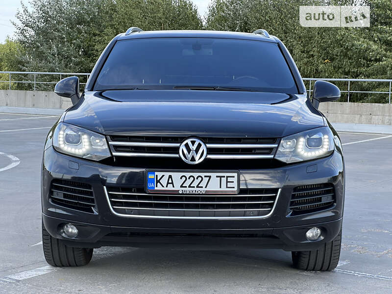 Позашляховик / Кросовер Volkswagen Touareg 2012 в Києві