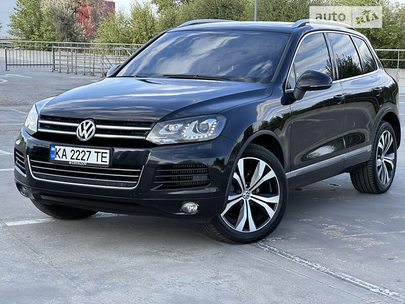 Позашляховик / Кросовер Volkswagen Touareg 2012 в Києві