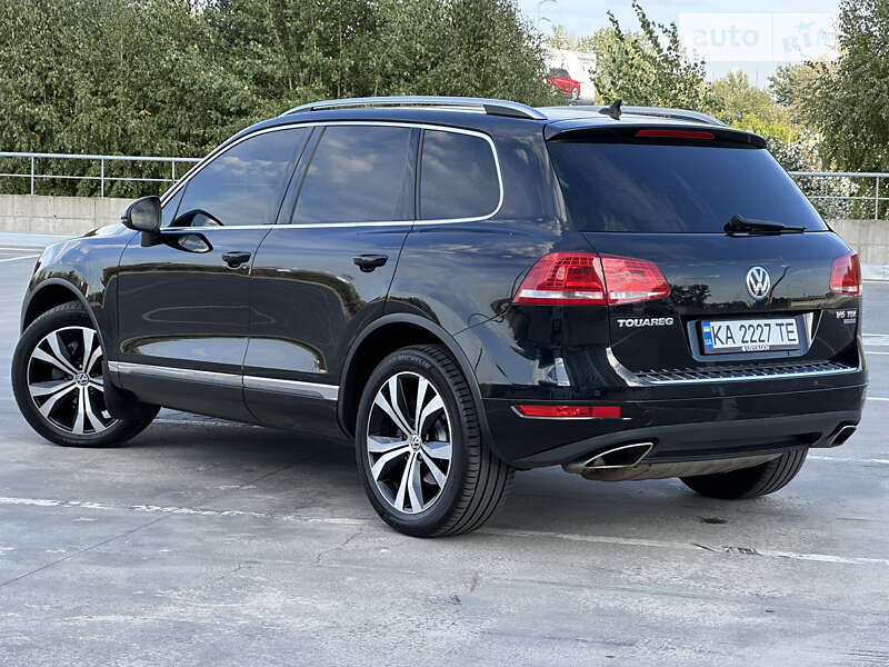 Позашляховик / Кросовер Volkswagen Touareg 2012 в Києві