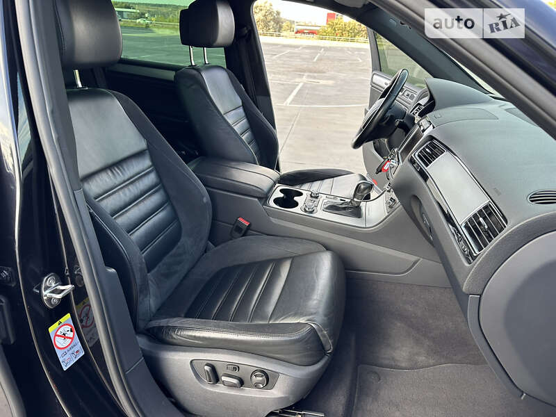 Позашляховик / Кросовер Volkswagen Touareg 2012 в Києві