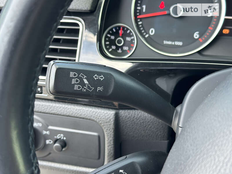 Позашляховик / Кросовер Volkswagen Touareg 2012 в Києві