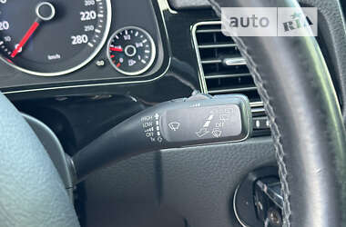 Внедорожник / Кроссовер Volkswagen Touareg 2012 в 