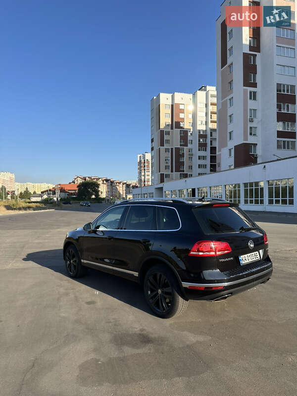 Внедорожник / Кроссовер Volkswagen Touareg 2017 в Киеве