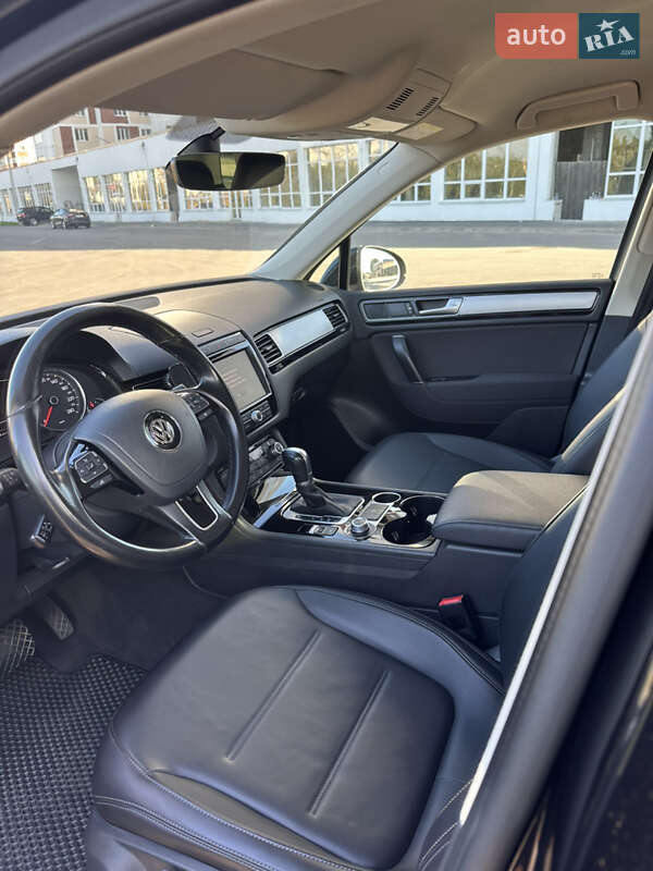 Внедорожник / Кроссовер Volkswagen Touareg 2017 в Киеве